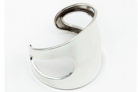 Plain bangle with two holes