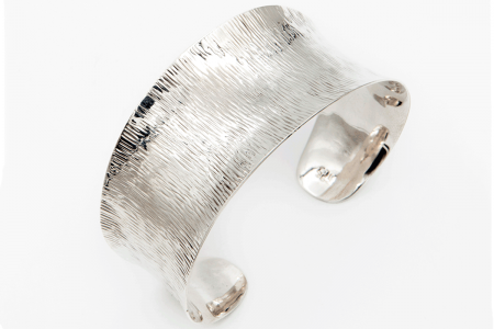 Concave striated bangle