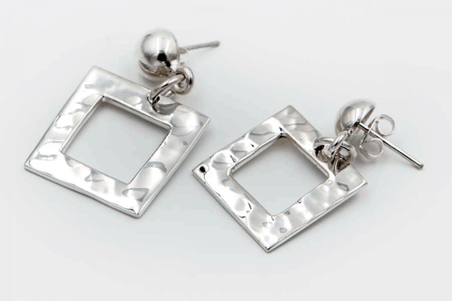 Squared hammered earrings