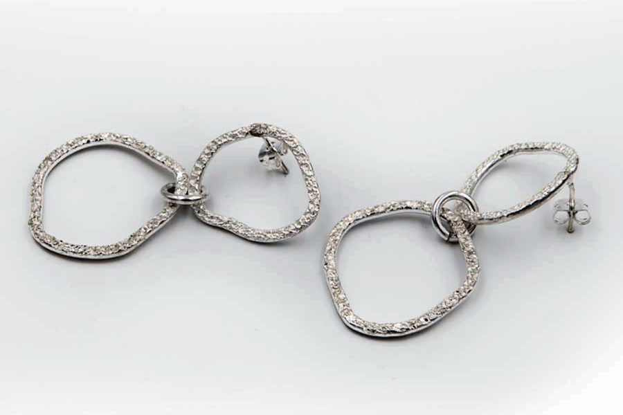 Irregular chained hoops earrings