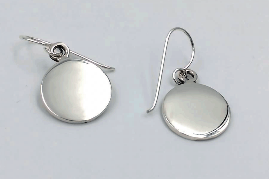 Plain circle hooked earrings