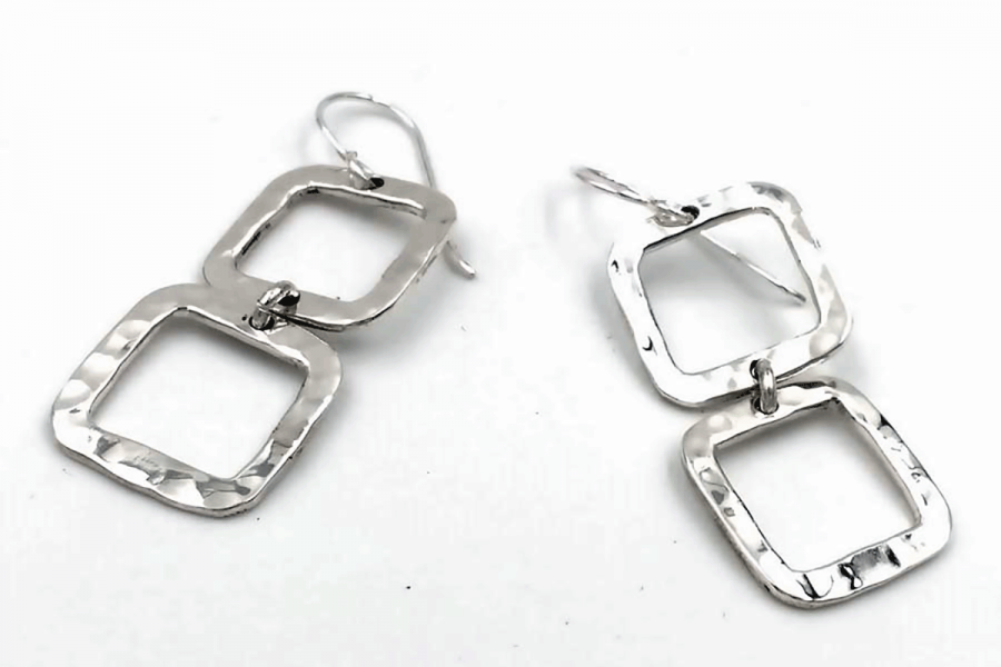 Two squared hammered earrings