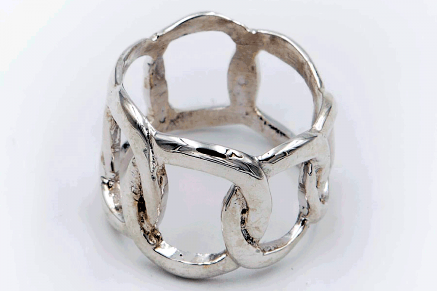 Plain intertwined ring (links)