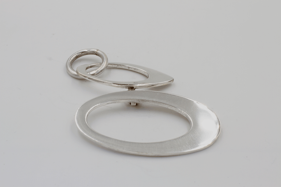 Plain pendant with joined irregular flat hoops